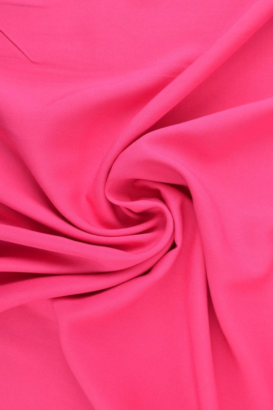 Pink viskose stof – let fald & elegant mat glans, metervare til erhverv (billede 1 af 4)
