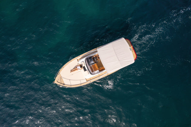 Navy Nautic kaleche & markisestof – UV-resistent, vandafvisende & mugresistent, metervare til erhverv (billede 4 af 4)