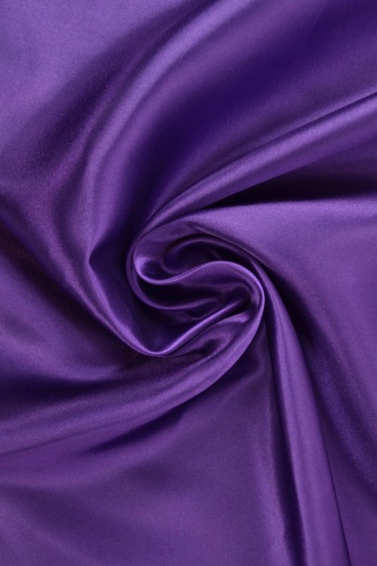 Lilla satin stof – let & glansfuldt, metervare til erhverv (billede 1 af 8)