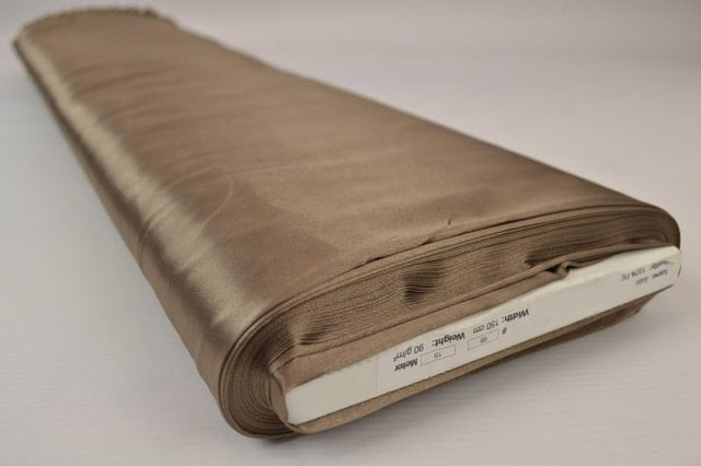 Taupe satin stof – let & glansfuldt, metervare til erhverv (billede 2 af 8)