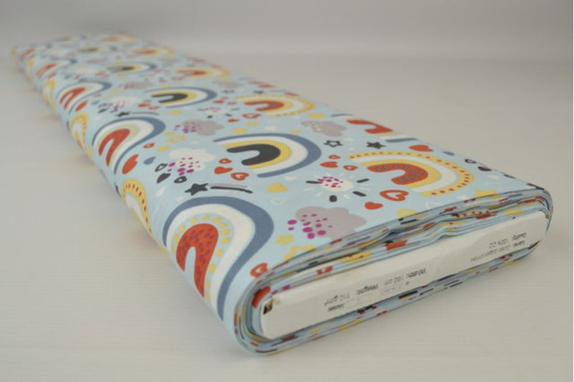 Grå bomuldspoplin med regnbueprint – børne, metervare til erhverv (billede 2 af 3)