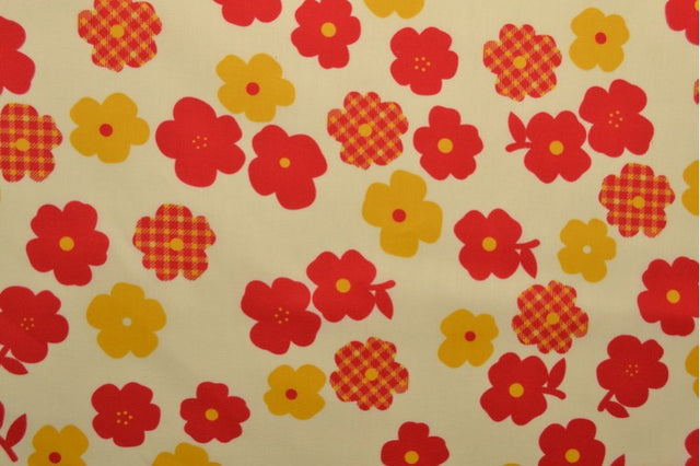 Hvid bomuldspoplin med retro blomsterprint – rød, orange & gul, metervare til erhverv (billede 3 af 3)