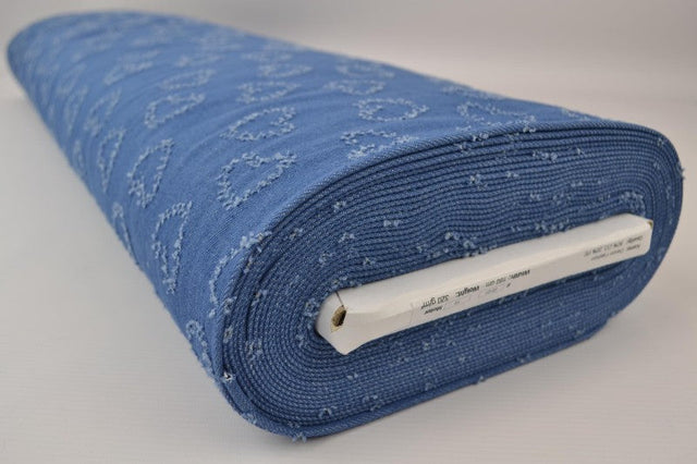 Lys blå denim stof med hjertemønster – metervare til bukser & jakker, metervare til erhverv (billede 2 af 8)