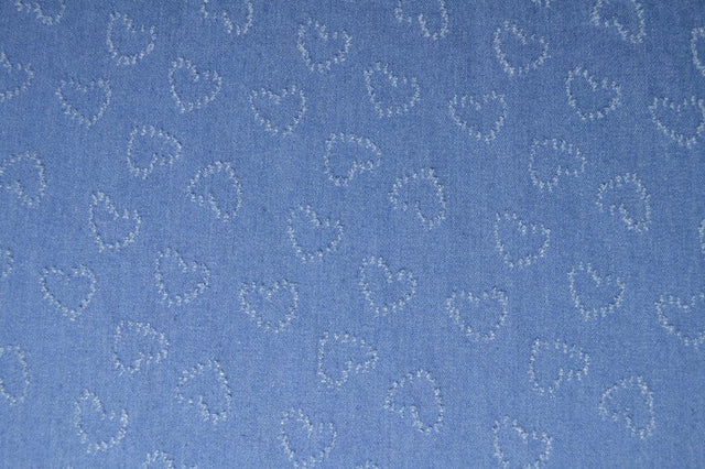 Lys blå denim stof med hjertemønster – metervare til bukser & jakker, metervare til erhverv (billede 3 af 8)