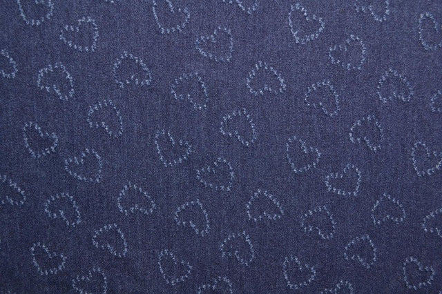 Mørkeblå denim stof med hjertemønster – metervare til bukser & jakker, metervare til erhverv (billede 3 af 8)