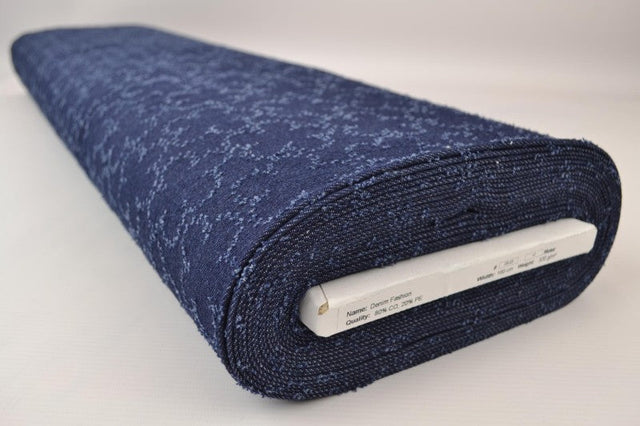 Mørkeblå denim stof med skyemønster – metervare til bukser & jakker, metervare til erhverv (billede 2 af 8)