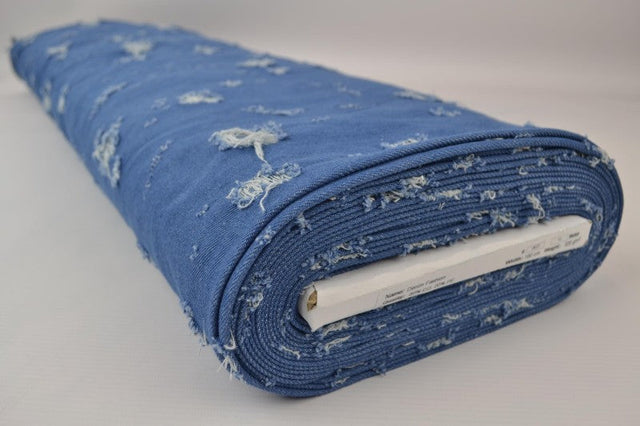Lys blå denim stof med vasket slidt overflade – metervare til bukser & jakker, metervare til erhverv (billede 2 af 8)