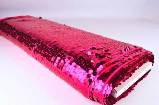 Pink pailletstof – store 8 mm pailletter & envejs stræk, metervare til erhverv (billede 2 af 6)