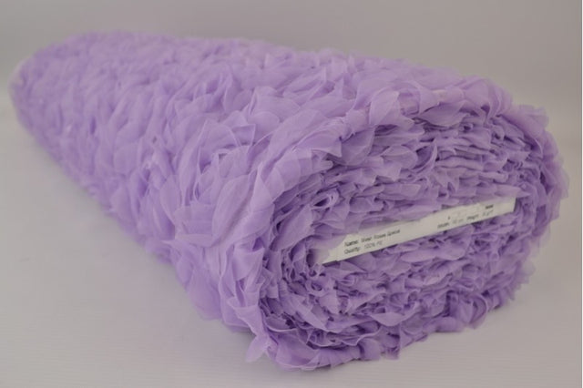 Lavendel broderet mesh med roser, metervare til erhverv (billede 2 af 2)