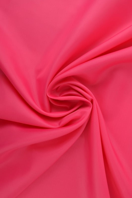 Fuchsia polyester foer – glat, let & let glans, metervare til erhverv (billede 1 af 5)
