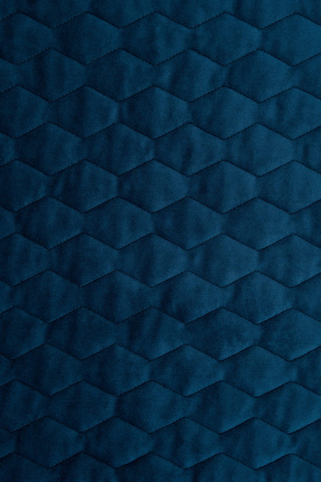 Mørk petrolblå magic velvet 3D – quiltet velour med zigzagmønster, metervare til erhverv (billede 2 af 8)