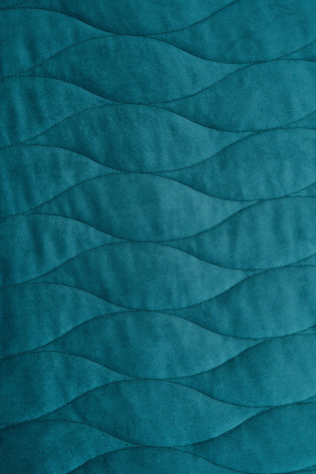 Dyb laguneturkis magic velvet 3D – quiltet velour med bølgemønster, metervare til erhverv (billede 2 af 8)