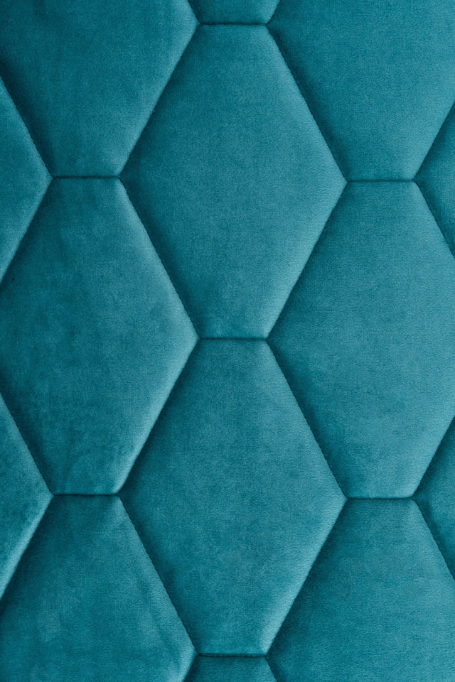 Dyb laguneturkis magic velvet 3D – quiltet velour med sekskantmønster, metervare til erhverv (billede 2 af 8)