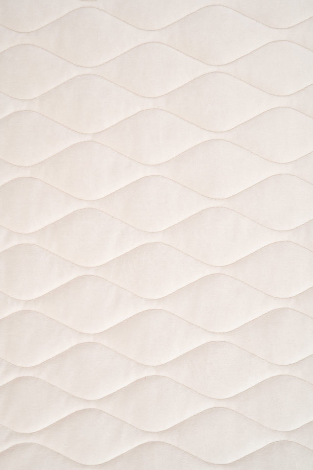 Varm elfenbenshvid magic velvet 3D – quiltet velour med bladmønster, metervare til erhverv (billede 2 af 8)