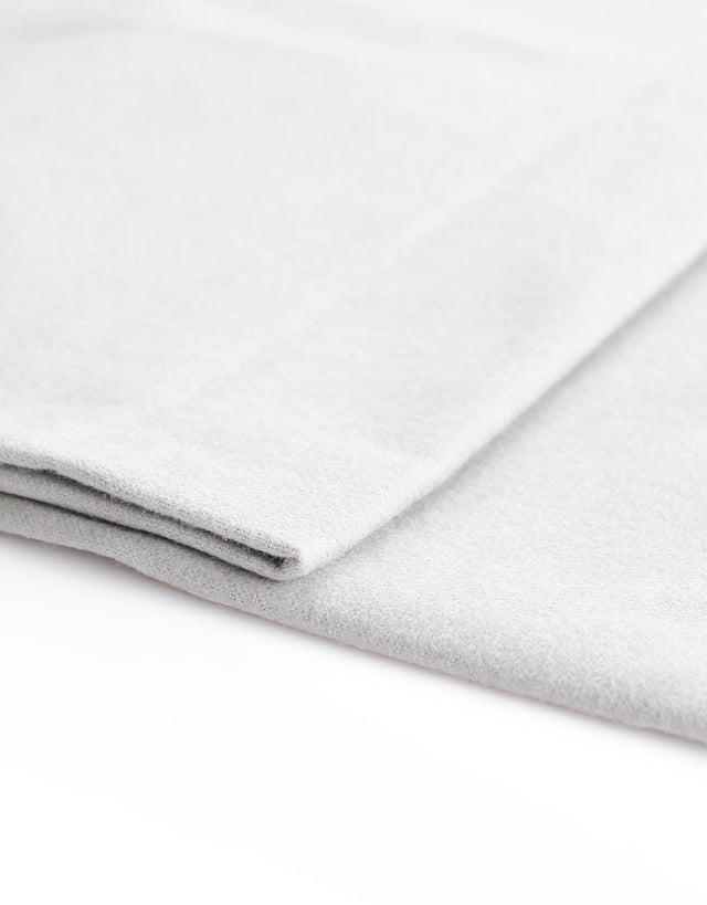 HVID BRANDHÆMMENDE SATIN MOLTON – 300 CM, LYS- & LYDABSORBERENDE