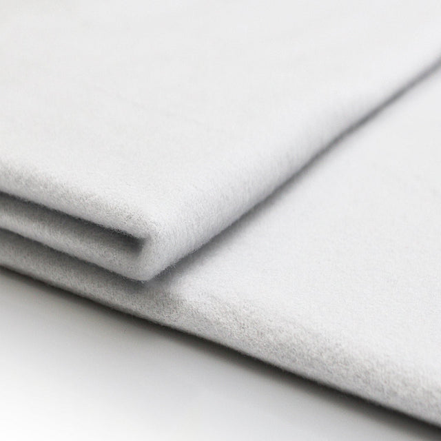 HVID BRANDHÆMMENDE SCENE MOLTON – 300 CM, 300 g/m² & MAT, LYS-/LYDABSORBERENDE