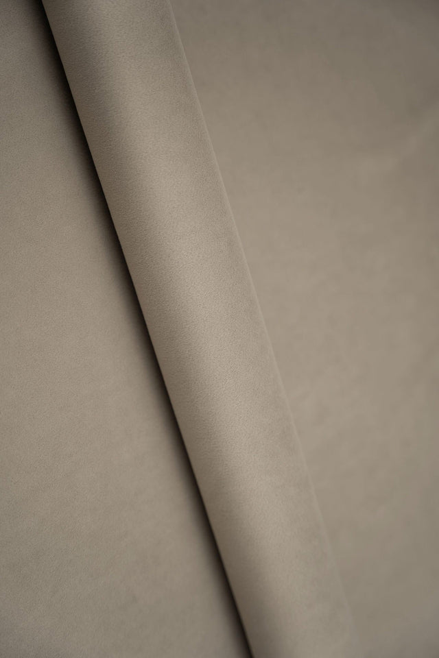 Varm gråbeige smart velvet møbelvelour – slidstærk & petproof, metervare til erhverv (billede 1 af 4)