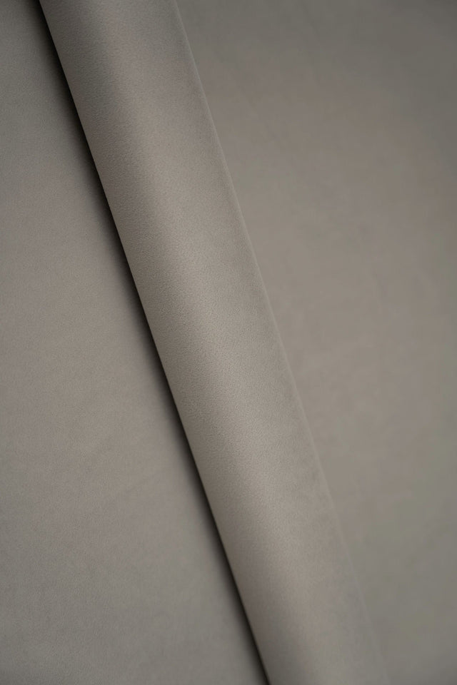 Lys varm gråbeige smart velvet møbelvelour – slidstærk & petproof, metervare til erhverv (billede 1 af 4)