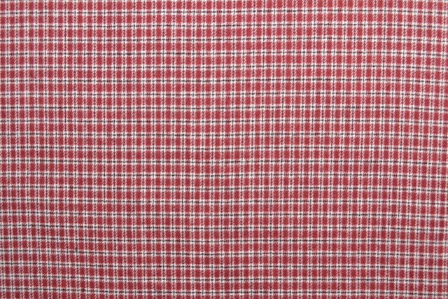 Hvid skotskternet flannel m. små røde tern, metervare til erhverv (billede 3 af 14)