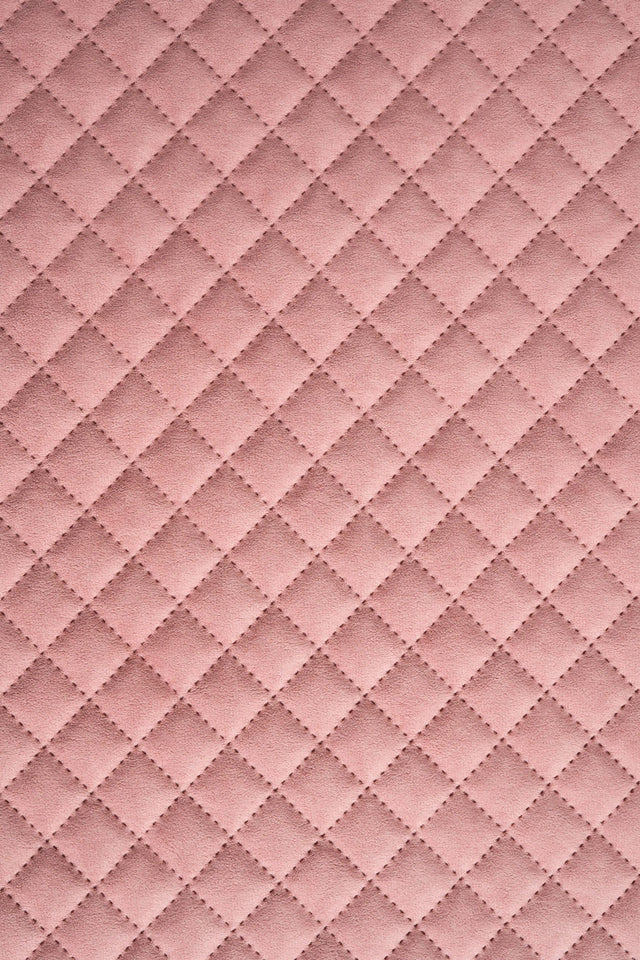 Blød koralrosa Uttario velvet 3D – quiltet velour med rudemønster, metervare til erhverv (billede 2 af 3)