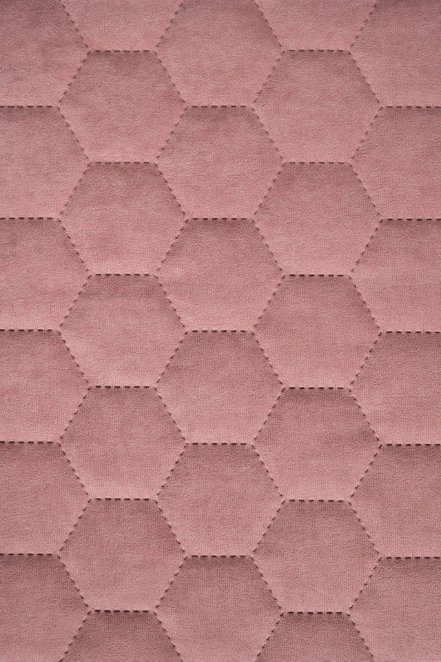 Blød koralrosa Uttario velvet 3D – quiltet velour med sekskantmønster, metervare til erhverv (billede 2 af 3)