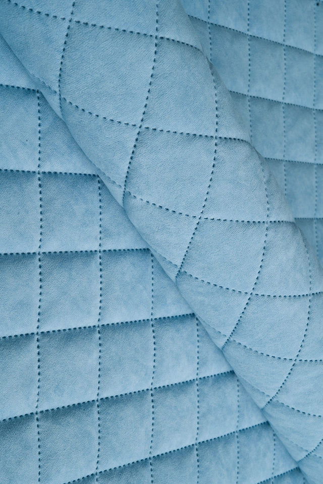 Lys himmelblå Uttario velvet 3D – quiltet velour med viftemønster, metervare til erhverv (billede 1 af 3)