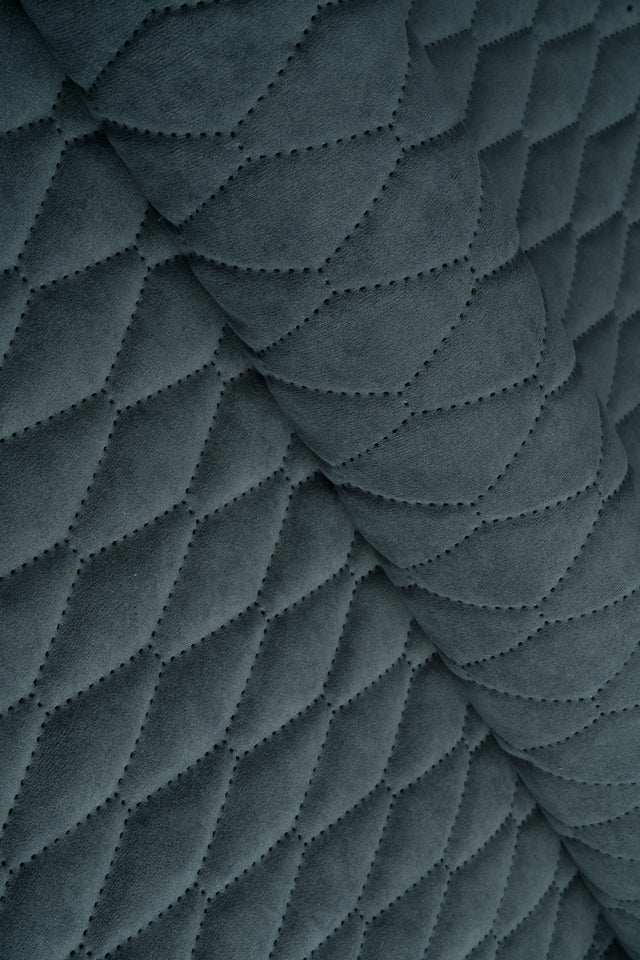 Mørk stormgrå Uttario velvet 3D – quiltet velour med bladmønster, metervare til erhverv (billede 1 af 3)
