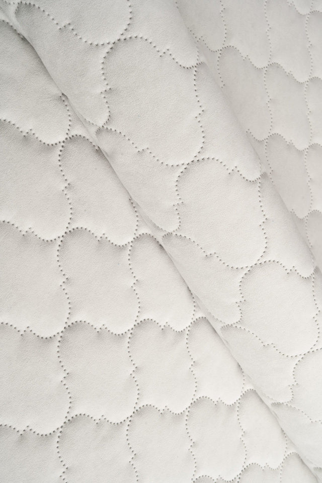 Sart isgrå Uttario velvet 3D – quiltet velour med boblemønster, metervare til erhverv (billede 1 af 3)