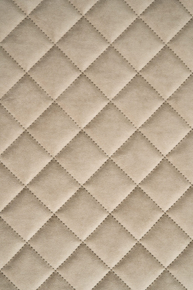 Lun klitbeige Uttario velvet 3D – quiltet velour med viftemønster, metervare til erhverv (billede 2 af 3)