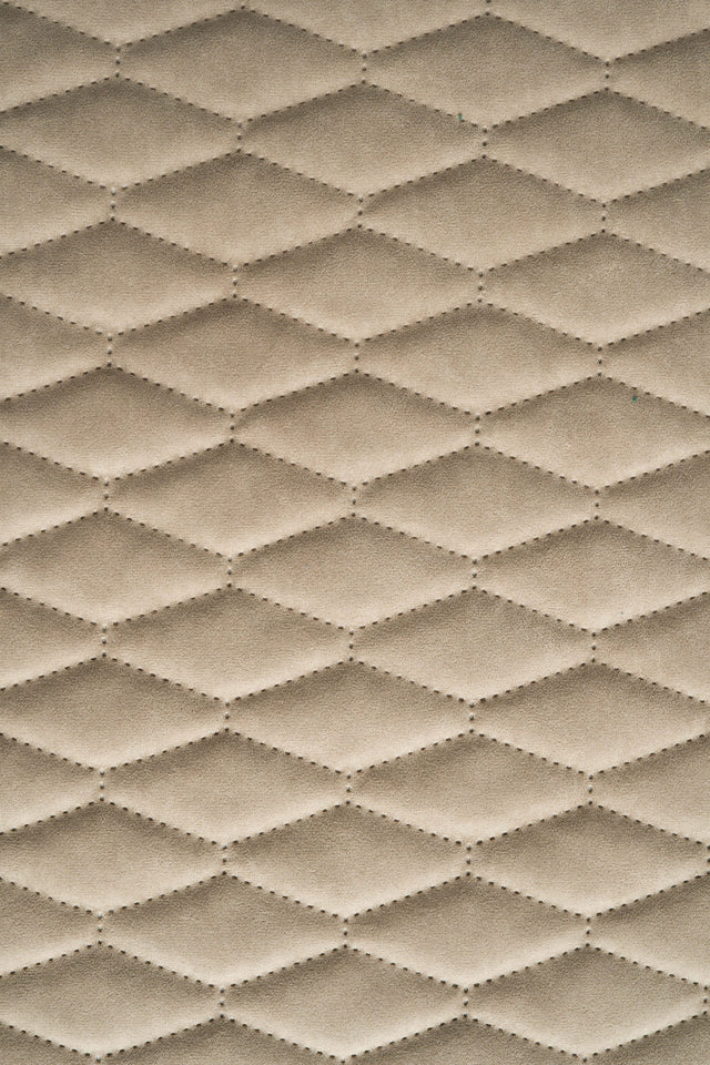 Lun klitbeige Uttario velvet 3D – quiltet velour med bladmønster, metervare til erhverv (billede 2 af 3)