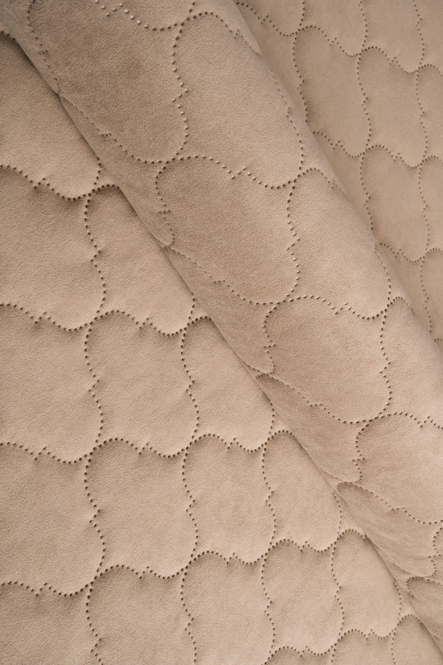 Lun klitbeige Uttario velvet 3D – quiltet velour med boblemønster, metervare til erhverv (billede 1 af 3)