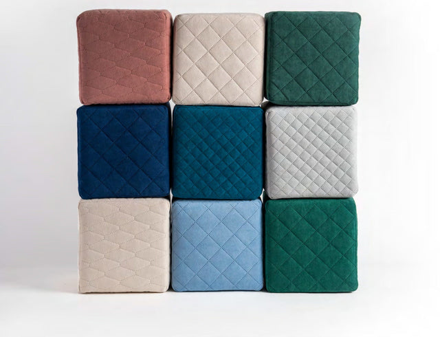 Lys tågegrå Uttario velvet 3D – quiltet velour med bladmønster, metervare til erhverv (billede 3 af 3)