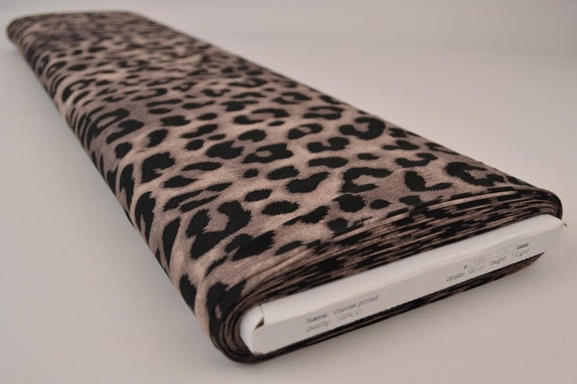 Viskose stof med leopardprint – beige & cognac, metervare til erhverv (billede 2 af 9)