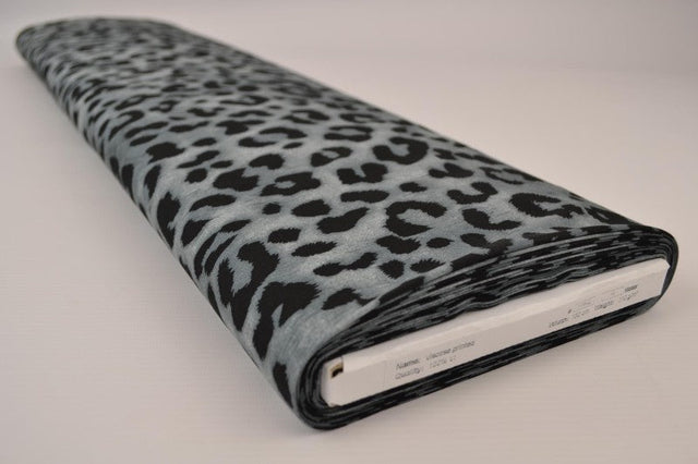 Viskose stof med leopardprint – grå & sort, metervare til erhverv (billede 2 af 9)