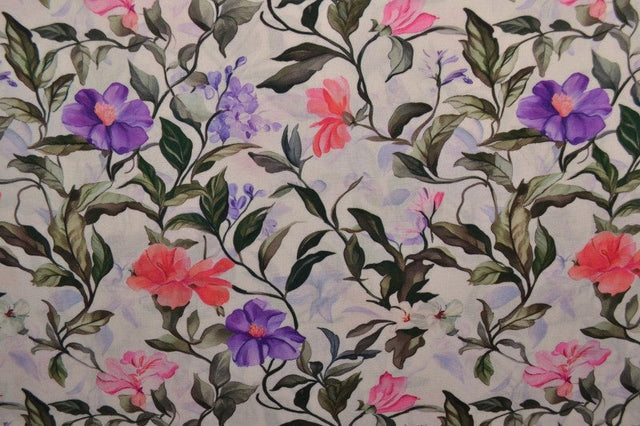 Viskose stof med botanisk blomsterprint – hvid, lilla & pink, metervare til erhverv (billede 3 af 9)
