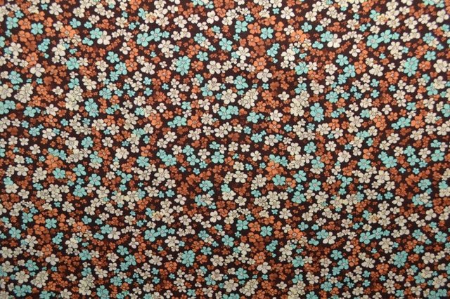 Viskose stof med småt blomsterprint – mørkebrun & turkis, metervare til erhverv (billede 3 af 9)