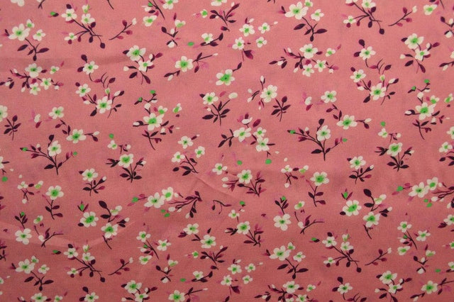 Viskose stof med småt blomsterprint – rosa & lilla, metervare til erhverv (billede 3 af 9)