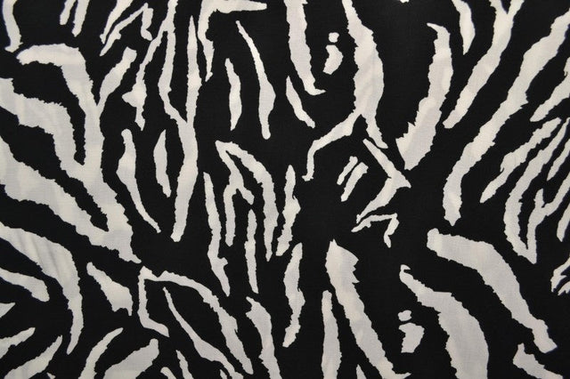 Viskose stof med abstrakt zebraprint – beige & brun, metervare til erhverv (billede 3 af 9)