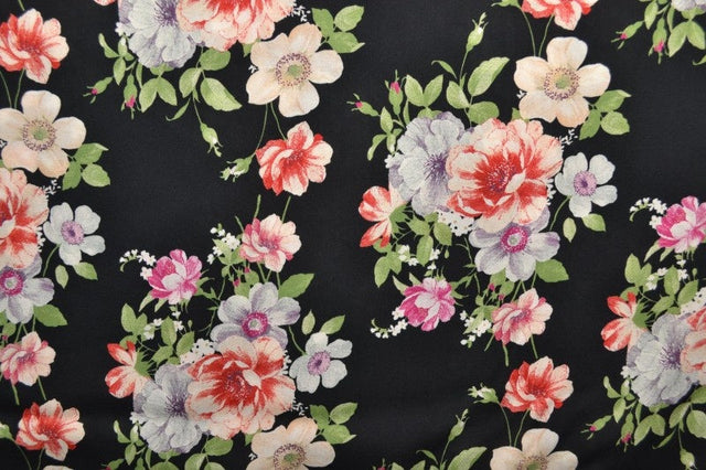 Viskose stof med romantisk blomsterprint – sort & flerfarvet, metervare til erhverv (billede 3 af 9)
