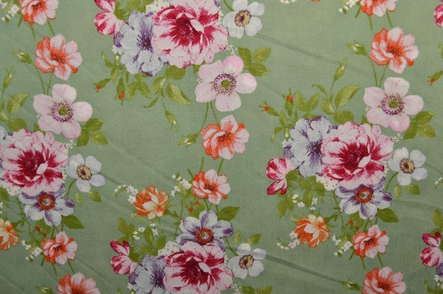 Viskose stof med romantisk blomsterprint – mintgrøn & flerfarvet, metervare til erhverv (billede 3 af 9)