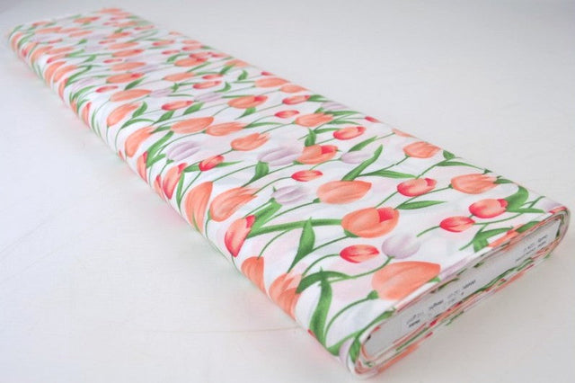 Hvidt viskose stof med tulipan print – let fald & elegant mat glans, metervare til erhverv (billede 3 af 5)