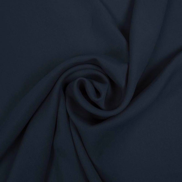 MARINEBLÅ TENCEL™ TWILL – BLØD, ÅNDBAR & SMIDIG DRAPERING
