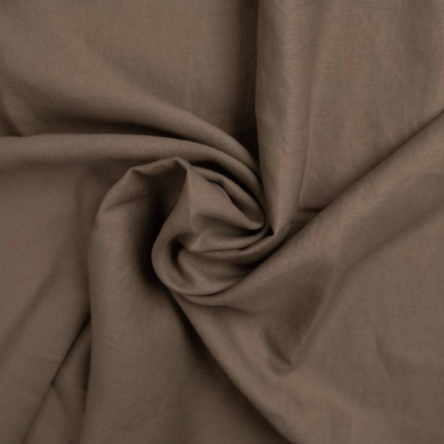 STØVET BRUN TENCELLINO (TENCEL™/HØR) – BLØD TWILLVÆVNING & ÅNDBAR KOMFORT