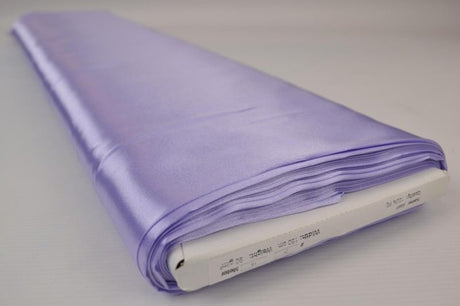 Lavendel lilla satin stof – let & glansfuldt, metervare til erhverv (billede 2 af 8)