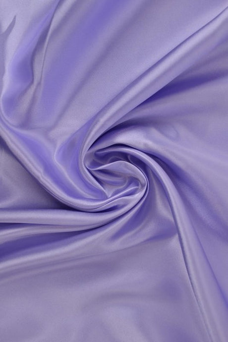 Lavendel lilla satin stof – let & glansfuldt, metervare til erhverv (billede 1 af 8)