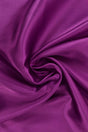 Cassis satin stof – let & glansfuldt, metervare til erhverv (billede 1 af 8)