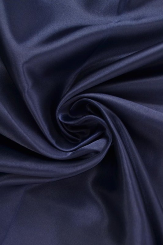 Navy satin stof – let & glansfuldt, metervare til erhverv (billede 1 af 8)