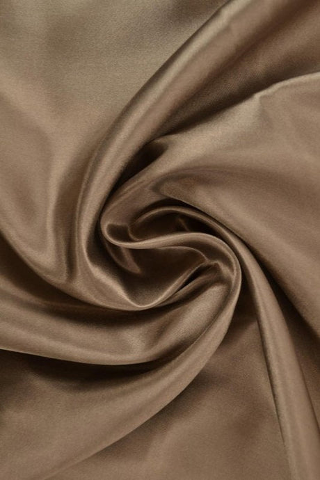 Taupe satin stof – let & glansfuldt, metervare til erhverv (billede 1 af 8)
