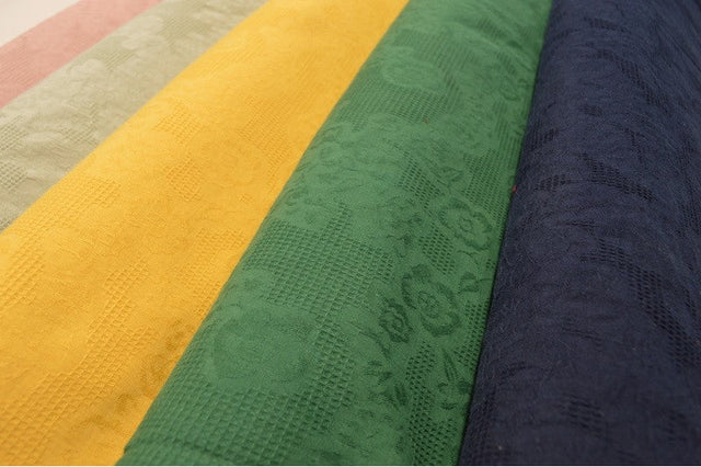 SORT BOMULDS JACQUARD - VAFFELSTRUKTUR MED BLOMSTERMOTIV
