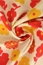 Hvid bomuldspoplin med retro blomsterprint – rød, orange & gul, metervare til erhverv (billede 1 af 3)